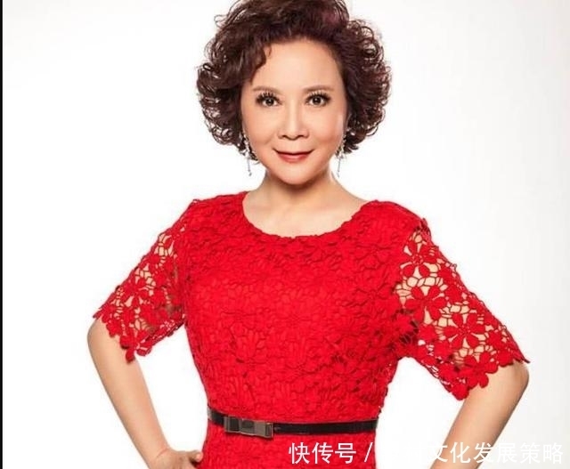 节目都|当年25次上春晚的她,是怎么把自己从万人捧变成万人踩的?