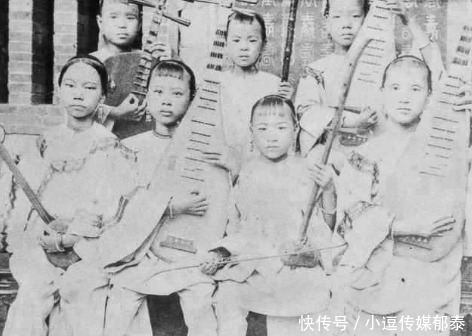 真实|稀有古代青 楼女子真实照片,略带“羞涩”眉目含情,姿容不凡!