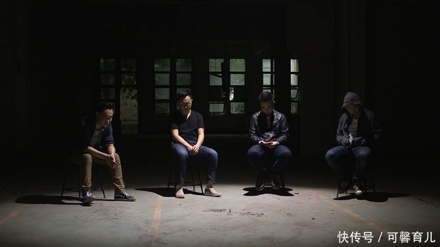 孩子|乖巧小男孩的感人瞬间，教养对于孩子来说有多重要