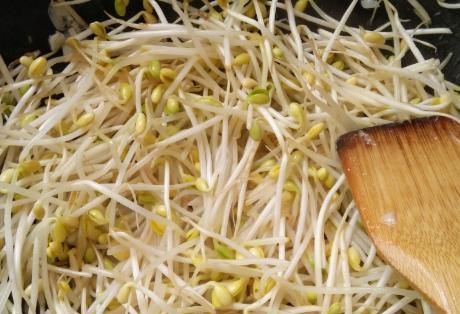 不出|炒豆芽,焯水还是加醋?大厨:做对了,豆芽脆嫩不出汤,无豆腥