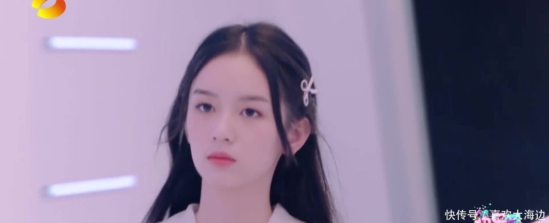  李维嘉|《快乐大本营》李维嘉连夸周也好看，那么究竟她有多好看？
