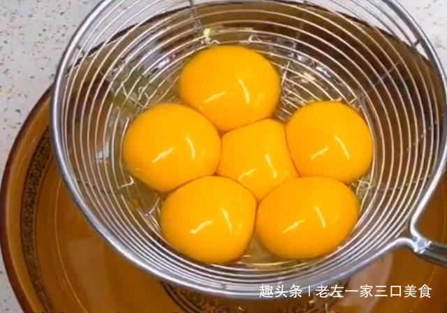 比买|没烤箱,没打蛋器,没秤,详细解说水蒸蛋糕做法,比买的还好吃!