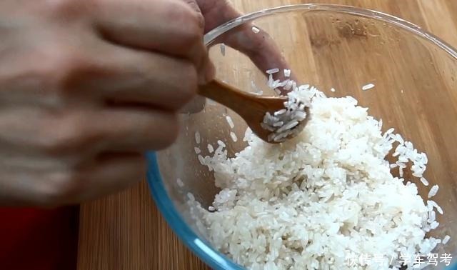 详细|广式皮蛋瘦肉粥怎么做详细做法步骤,嫩滑爽口,好喝又营养