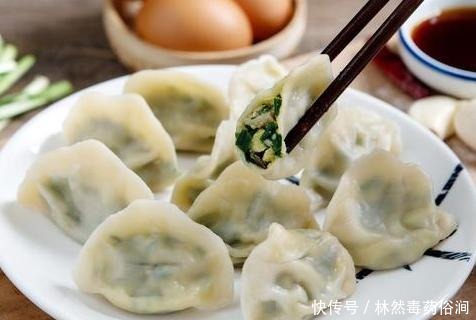 开水|煮冻饺子,用开水还是冷水?教你正确方法,饺子不露馅不破皮
