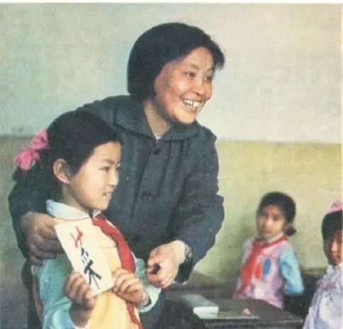 少年儿童|老照片七十年代的少年儿童祖国的花朵