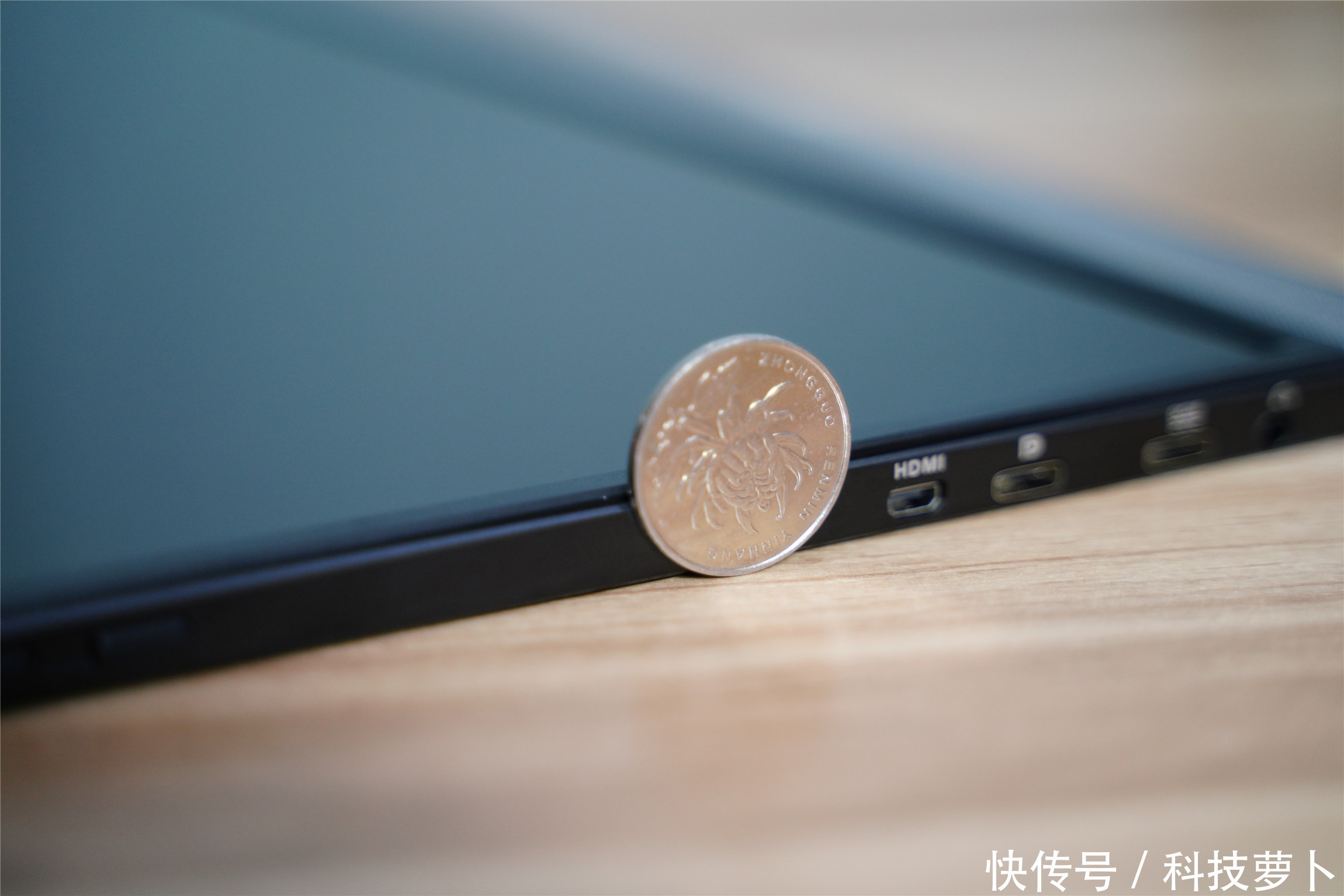  全球|全球首款240Hz+3ms电竞便携显示器，ROG XG17AHP评测