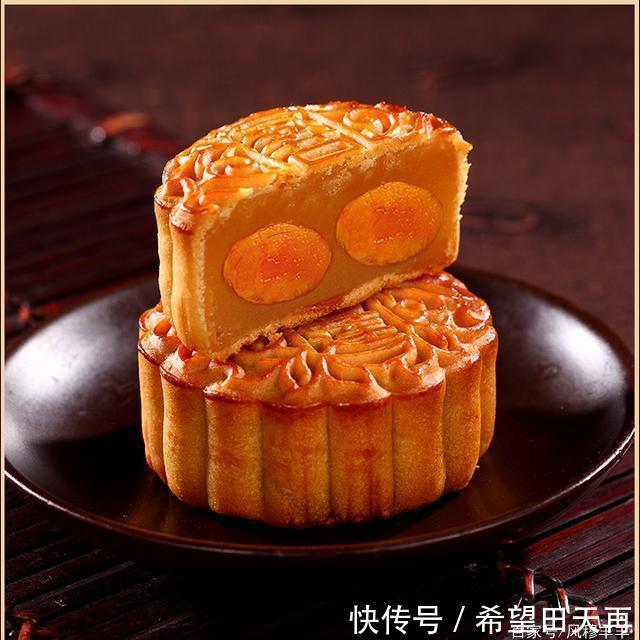 拿在手里|现在的月饼品种越来越丰富,口味越来越独特