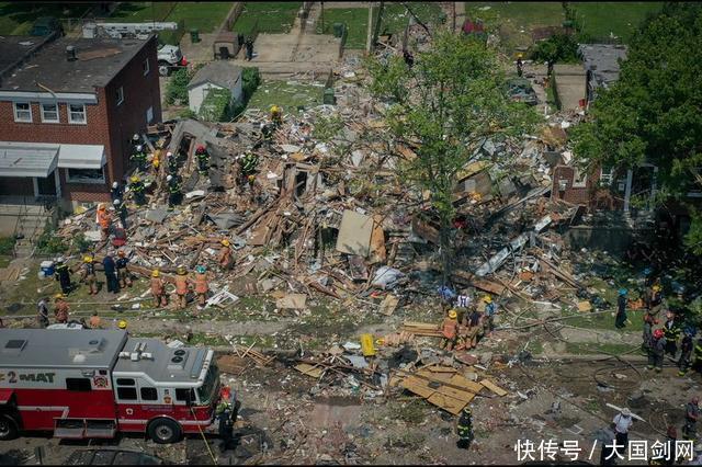  巨响|美本土传来一声巨响，3座大楼被夷为平地，几公里外都能听到声音