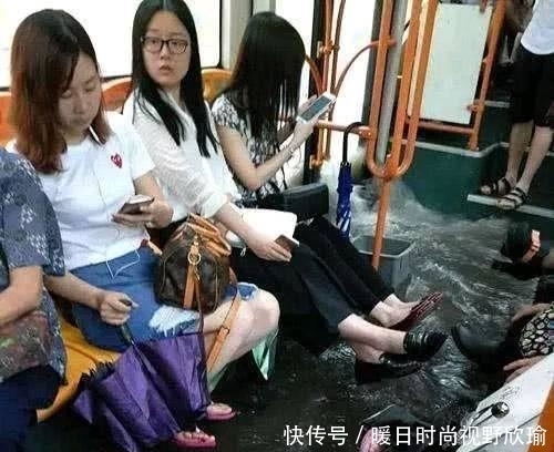  外套|妹子, 出门忘穿外套了吧? 你衣服还没你背包大, 被晒伤可就尴尬了