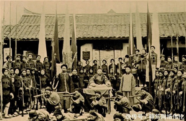 老照片|晚清老照片:图二官员出巡官威十足,图四阅兵的官员也不遑多让