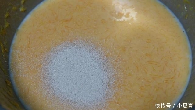 低筋面粉|早餐蒸个南瓜发糕,口感松软不粘牙,好吃不上火,孩子说比蛋糕香