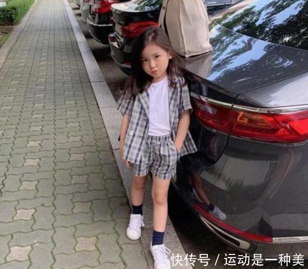 女人|女人的精致感要从小抓起!学8岁时尚博主穿搭,韩式风简约显气质
