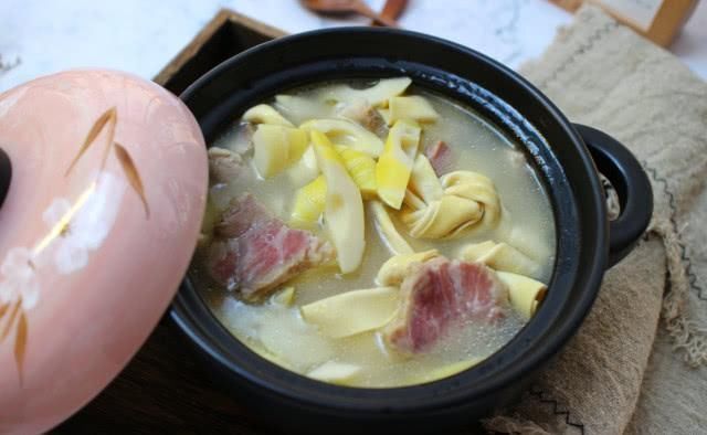 春天|春天,浙江人最爱喝的一碗汤,4种食材煮一锅,汤浓味鲜,吃不够