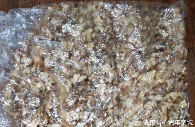 令人|独具风味的核桃面包,外观与口感都令人感叹,连吃5天都不够