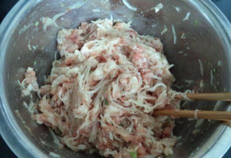 包子|蒸萝卜馅包子，别再焯水了，教你正确做法，包子鲜美暄软又多汁