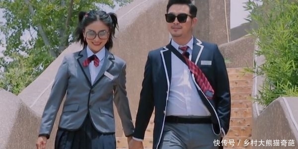 吉娜|同样是穿校服,蔡少芬年轻10岁,吉娜宛如少女,只有她最真实