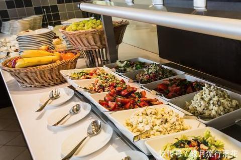 现实|自助餐普遍价格不高,为什么还能稳赚不赔原因很现实