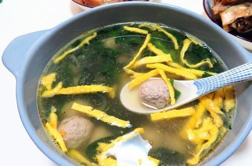 吃饭|一家三口吃饭,我准备了两菜一汤,老公说比吃大餐还要舒服!