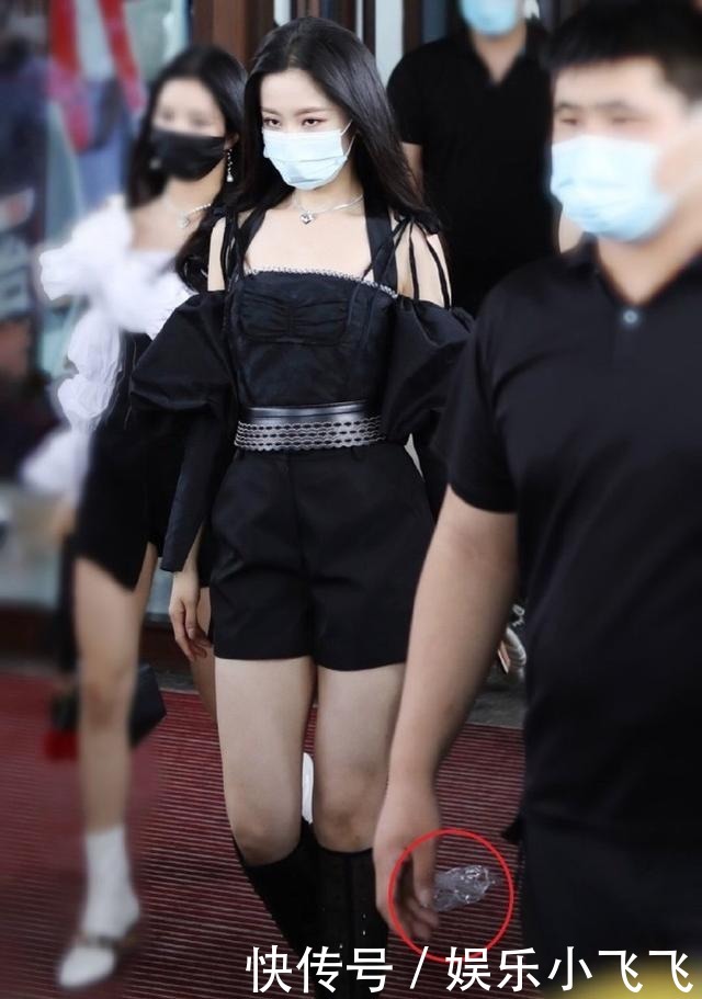 炽热|硬糖少女亮相《炽热的我们》,面对前辈气场十足,陈卓璇险些滑倒