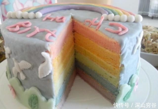 有没有|心理测试班草请你吃蛋糕,你选择吃哪一个测你们班有没有人暗恋你