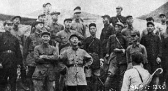 包围|在被日军包围后, 他提出了和所有人相反的意见, 没有损失冲出了敌人的包围