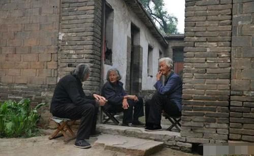 啥意思|农村老话大屋摞小屋，三年二篇哭，说的是啥意思呢看完后明白了