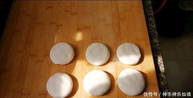 做法|人人见了都会流口水的红糖糍粑,做法简单,一次吃10个不会腻