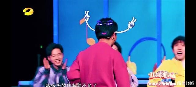杨磊|韩红念错名字瞬间尴尬!汪涵都圆不回来了!网友看看人家董卿!