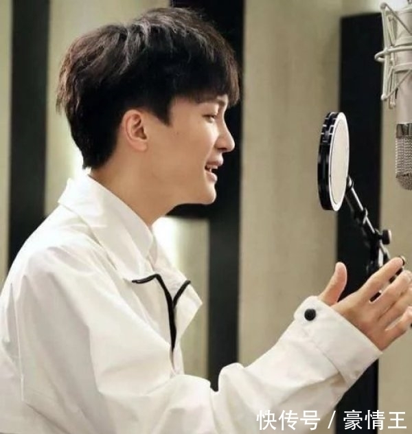 不易|周深到底有多高?和毛不易站一起后,他被“出卖”了!