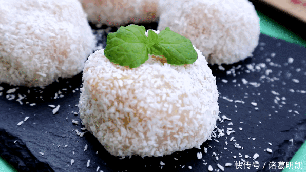 广式|广式甜点“芒果糯米糍”,比雪媚娘制作简单,奶香浓郁,软糯拉丝