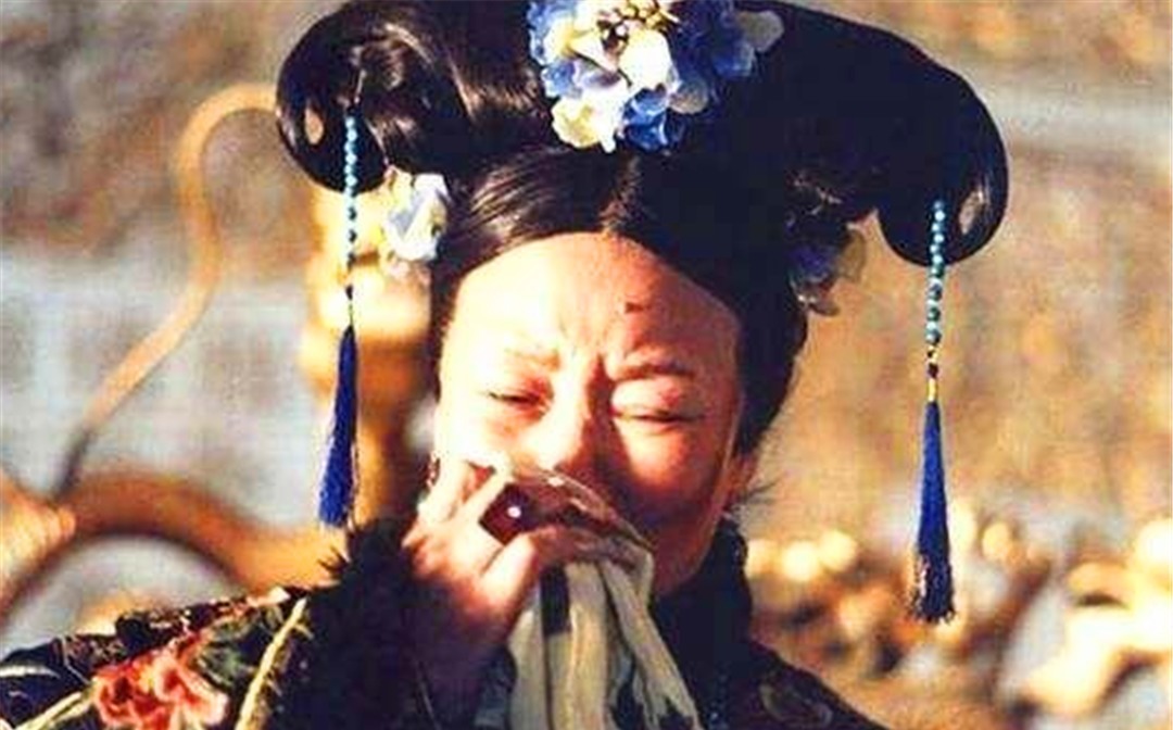 八国联军|慈禧当年和光绪皇帝西逃的时候，他们大概带了多少人？