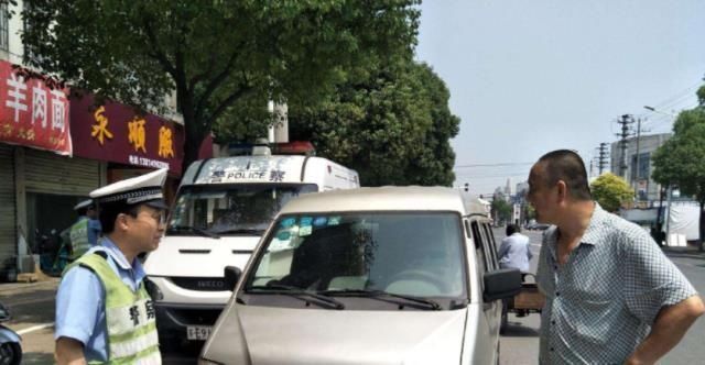 到底|面包车不能拉人也不能拉货?车主反问交警:那我到底干嘛用?