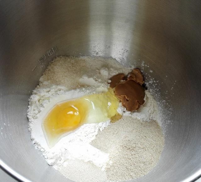 白味|一款操作简单的餐包,添加了白味噌和葱花,空口吃味道也是棒棒的