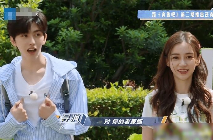  安排|跑男成员集体坐车过水桥，镜头拉近看清座位安排，谁更受宠很明显