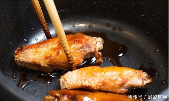  技巧|这样煎鸡翅，皮脆肉嫩无腥味！大厨教你7大技巧，煎出完美鸡翅！