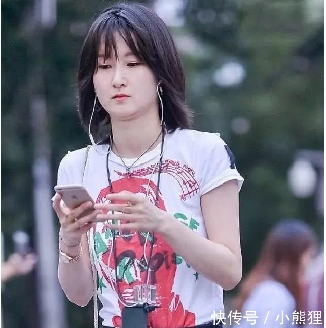 疯狂|“左边天使,右边魔鬼”让00后疯狂的“阴阳袜”,网友:贼丑!
