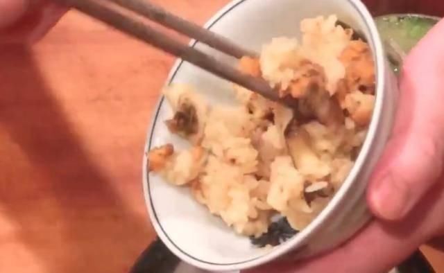 独特|日本人现场处理“海螺”,做法很独特,味道美味还很香