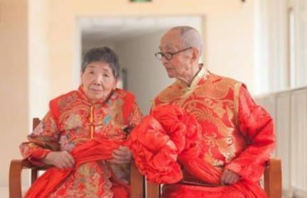 老人|两老人跳广场舞相恋欲结婚，大妈坚持房本上加大爷名字，儿子暴怒