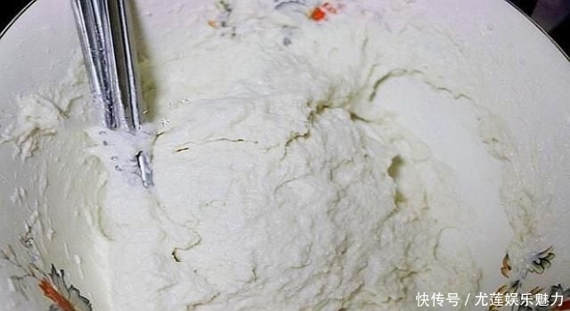  饺子|不要总是用面粉蒸面包。加一把韭菜和两个鸡蛋，比饺子好吃