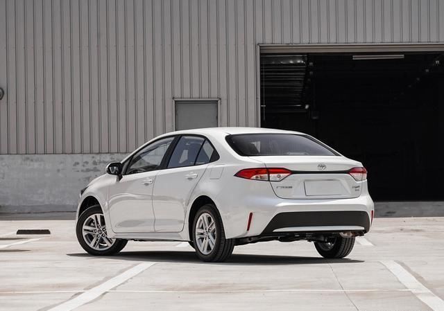  不贵|丰田黑马归位，发动机比本田强，油耗41L还不贵，6年卖出100w辆