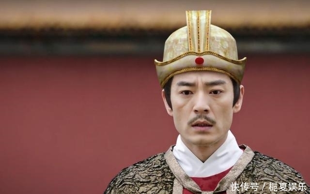 小兵|小兵到点开城门,皇帝被晾关外,皇帝进关后说:“去抱块石头来”