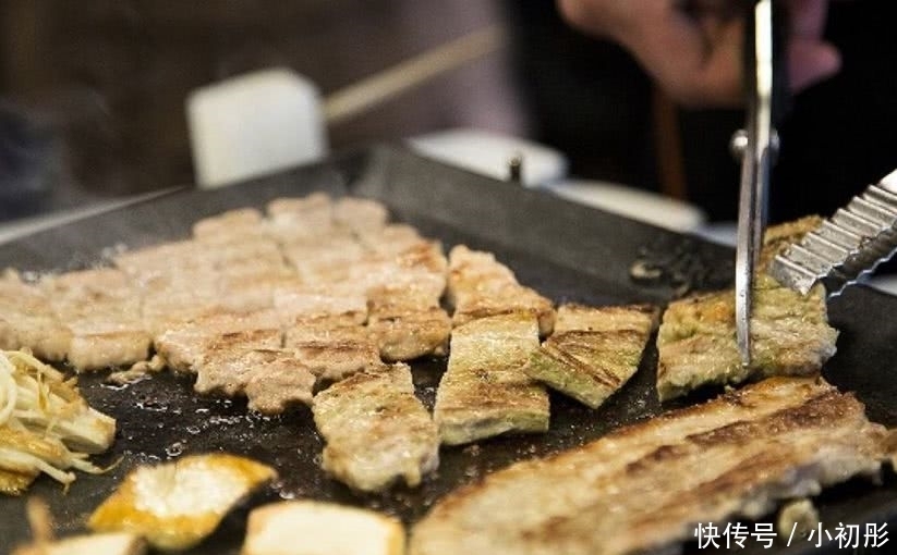 明白|谁说韩国人吃不起烤肉和水果?只说对了一半!不明白的要闹笑话!