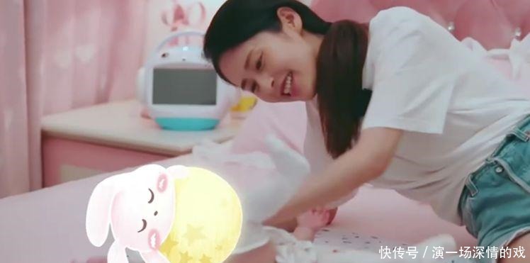 细节|颖儿做好饭之后抱着女儿,看婆婆和付辛博吃饭,细节暴露婆媳关系