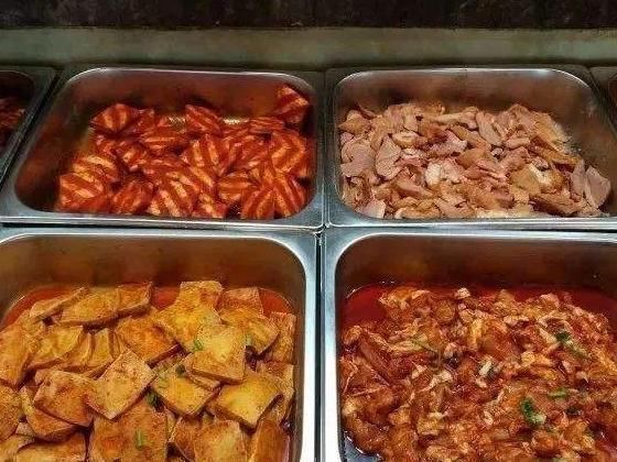 冷冻的海鲜|吃自助餐时,聪明人从来不拿这4种食物,老板一看便知是“内行”