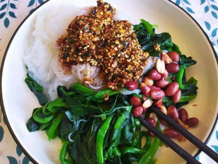 简单|天热没食欲就吃它，一看就很清爽，简单易做，一天吃三次也不腻