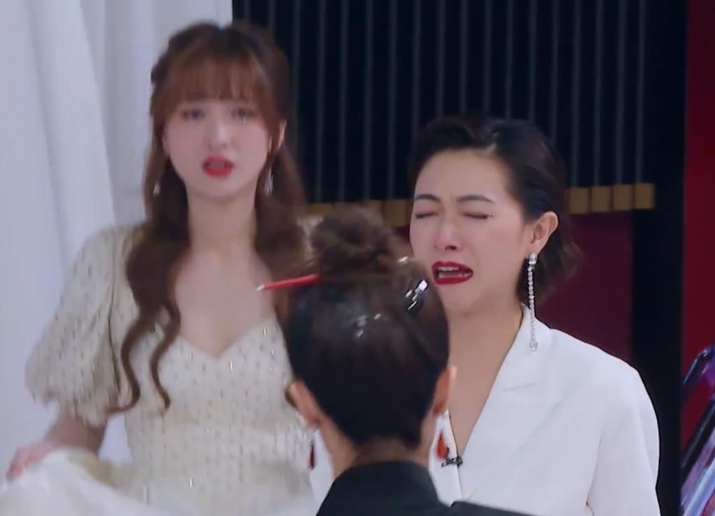  厉害|《乘风破浪的姐姐》沈梦辰淘汰王霏霏自责，吴昕冲出现场，万茜厉害了