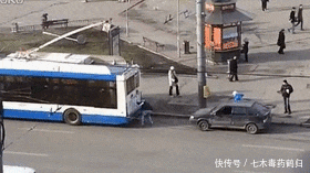 死神|GIF搞笑趣图: 死神跟你要点东西还那么扣, 你的时日不多了