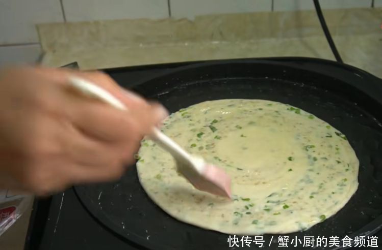 酥脆|幺妹多年的烙饼经验,多放一种食材,酥脆又松软,手一捏直掉渣