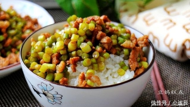 蒜苔|买一把蒜苔,换了种新做法,女儿就着吃掉一大碗米饭~