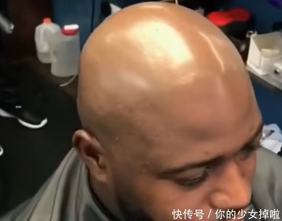 男子|光头男子理发被收1千块,自己觉得十分值得,自称变帅气